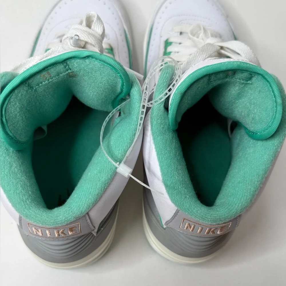 Nike Air Jordan 2 Retro Shoes Womens Size 10.5 Sneakers Crystal Mint‎ White